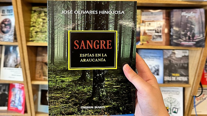 Escritor de Puerto Montt lanzó una novela de espionaje en Buenos Aires Escritor de Puerto Montt lanzó una novela de espionaje en Buenos Aires