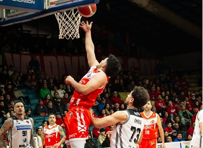 Esta vez el clásico valdiviano fue del CDV: 81-75 a Las Ánimas Esta vez el clásico valdiviano fue del CDV: 81-75 a Las Ánimas