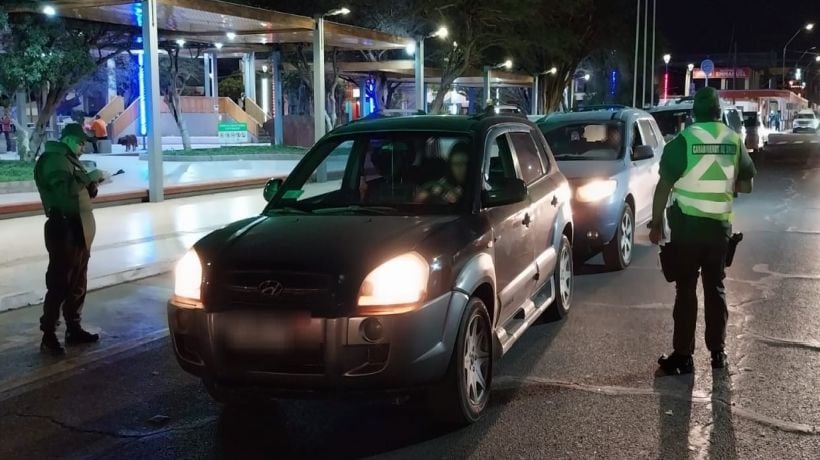 Detienen a 67 personas y cursan 102 infracciones de tránsito durante el fin de semana en Tarapacá Detienen a 67 personas y cursan 102 infracciones de tránsito durante el fin de semana en Tarapacá