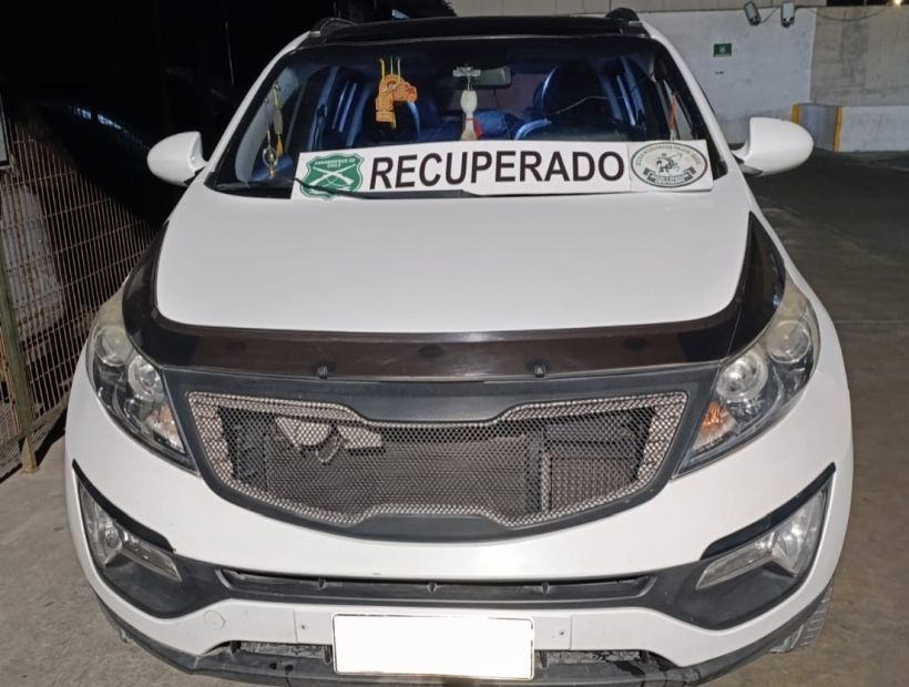 Detectan vehículo robado en Alto Hospicio y detienen a dos sujetos Detectan vehículo robado en Alto Hospicio y detienen a dos sujetos