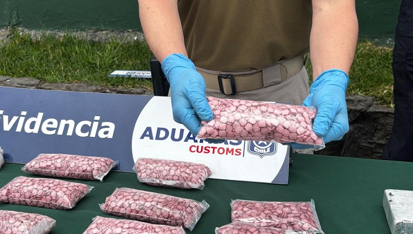 Descubren 14.518 pastillas de Éxtasis y más de 20 kilos de cocaína en asientos de un automóvil en Chacalluta Descubren 14.518 pastillas de Éxtasis y más de 20 kilos de cocaína en asientos de un automóvil en Chacalluta