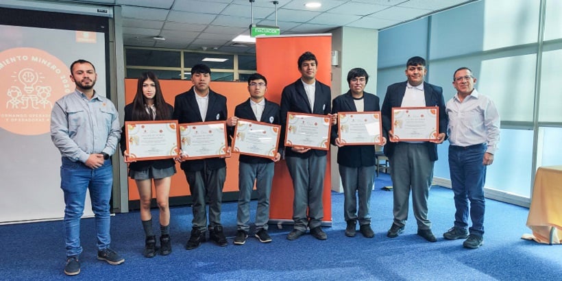 Estudiantes de Calama culminan programa “Pensamiento Minero Codelco 2030” Estudiantes de Calama culminan programa “Pensamiento Minero Codelco 2030”