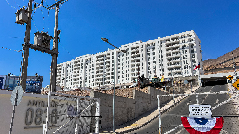 Vecinos del Parque Inglés presentan recurso de protección por corte de calle tras construcción de edificio en Antofagasta Vecinos del Parque Inglés presentan recurso de protección por corte de calle tras construcción de edificio en Antofagasta
