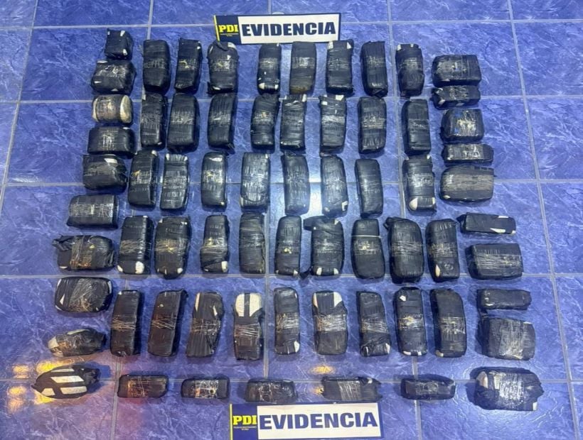 Detectan más de 34 kilos de cocaína en vehículo que había sido decomisado en Iquique Detectan más de 34 kilos de cocaína en vehículo que había sido decomisado en Iquique