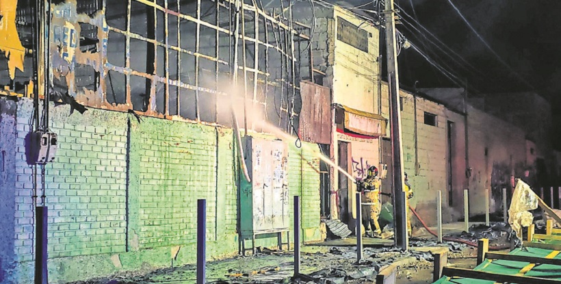 26 locales dañados: balance de nuevo incendio en terminal Asocapec de Arica 26 locales dañados: balance de nuevo incendio en terminal Asocapec de Arica