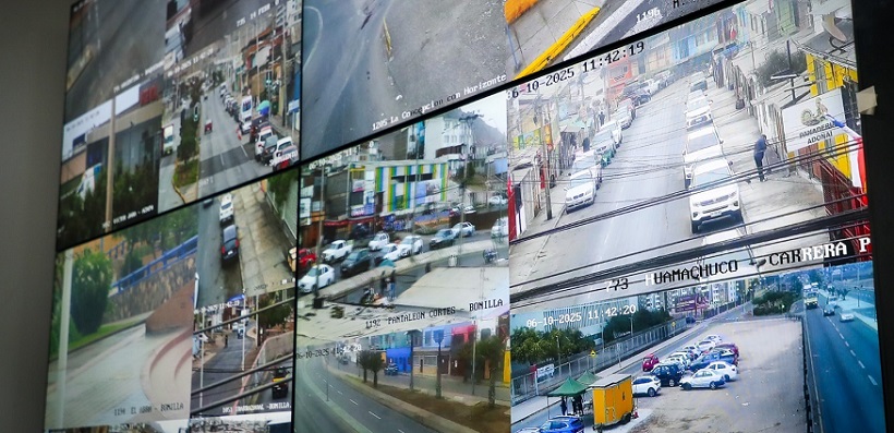 Violento robo a joven fue captado por cámaras de seguridad en Plaza Bicentenario de Antofagasta Violento robo a joven fue captado por cámaras de seguridad en Plaza Bicentenario de Antofagasta