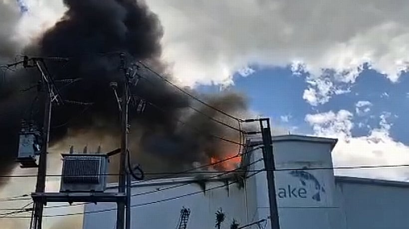 Incendio industrial en Puerto Varas moviliza a Bomberos de tres comunas Incendio industrial en Puerto Varas moviliza a Bomberos de tres comunas