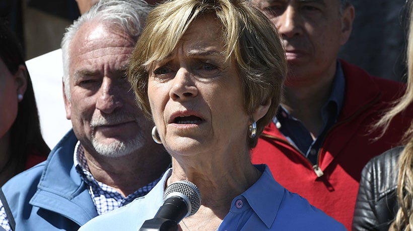 Oficialismo reprocha “ofertón” de Matthei a afectados del megaincendio: “Es una irresponsabilidad”