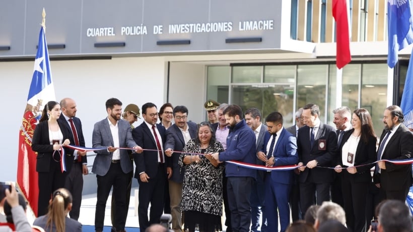 "Chile no se está cayendo a pedazos como dicen": Boric inauguró el nuevo cuartel de la PDI en Limache "Chile no se está cayendo a pedazos como dicen": Boric inauguró el nuevo cuartel de la PDI en Limache