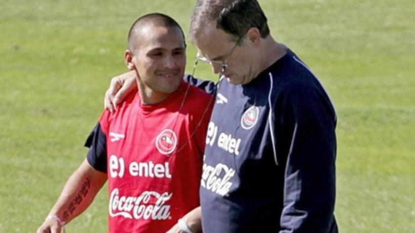 “Yo lo quiero un montón”: Chupete Suazo recordó con emoción a Marcelo Bielsa antes de su retiro del fútbol “Yo lo quiero un montón”: Chupete Suazo recordó con emoción a Marcelo Bielsa antes de su retiro del fútbol