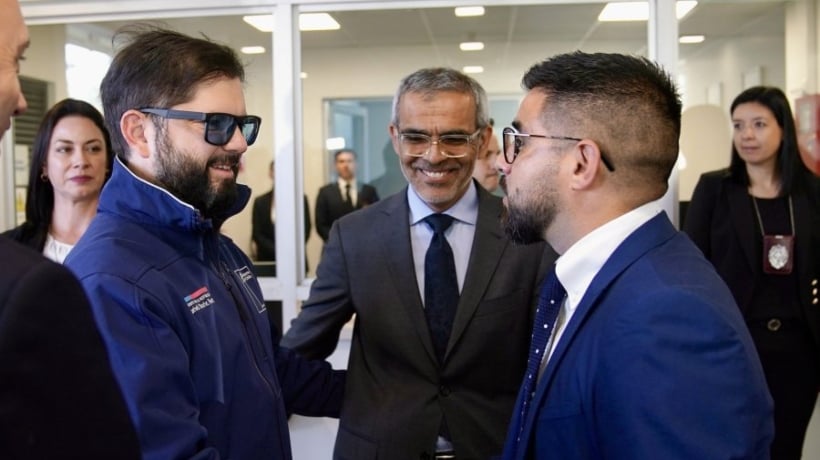 “Pensé que eras uno de los nuestros”: Presidente Boric bromeó con alcalde de Limache durante inauguración de cuartel de la PDI “Pensé que eras uno de los nuestros”: Presidente Boric bromeó con alcalde de Limache durante inauguración de cuartel de la PDI