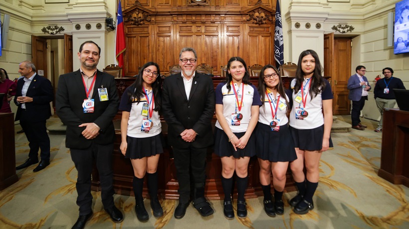 Colegio Montessori de Temuco obtuvo el tercer lugar nacional de las Olimpiadas de Actualidad 2025 Colegio Montessori de Temuco obtuvo el tercer lugar nacional de las Olimpiadas de Actualidad 2025