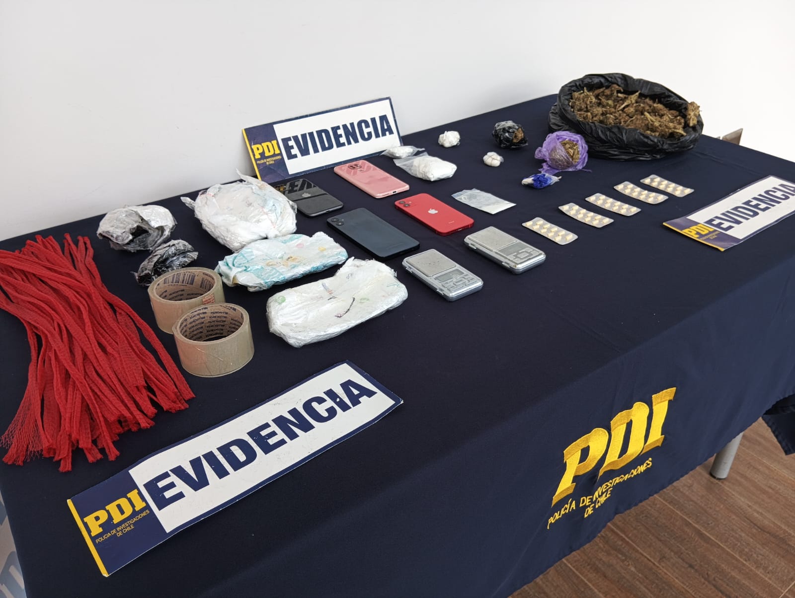 PDI detiene a tres extranjeros por diversos delitos en Valdivia PDI detiene a tres extranjeros por diversos delitos en Valdivia