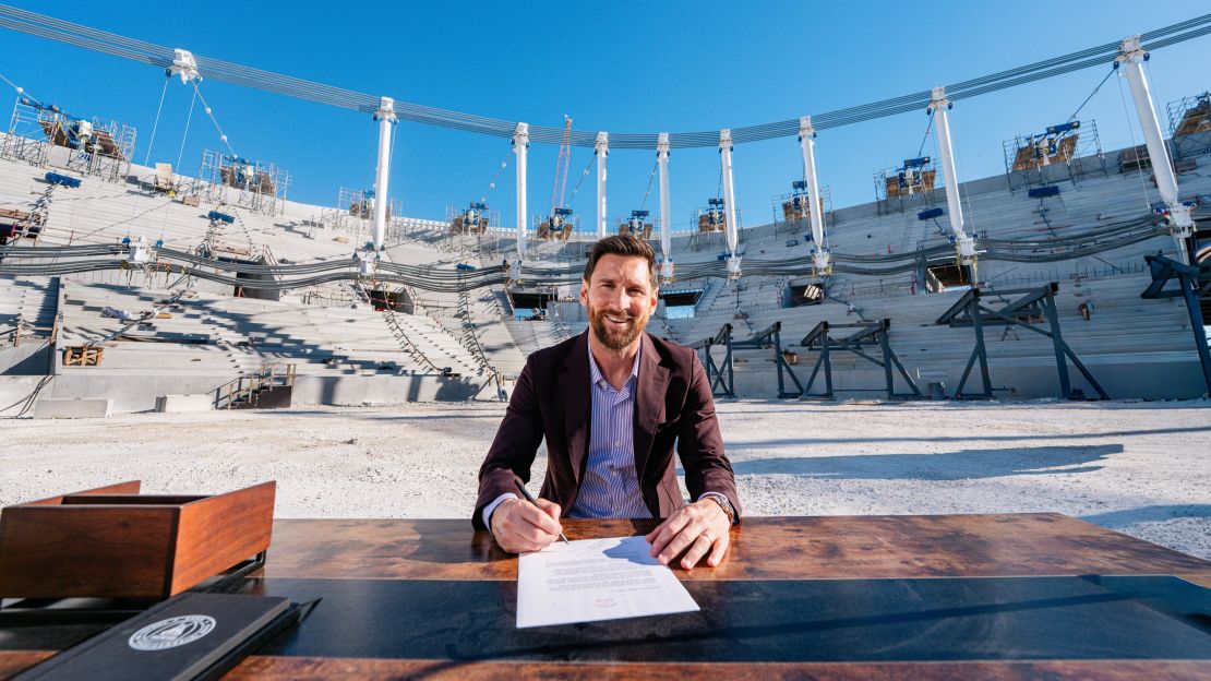 Messi tras renovar con el Inter de Miami: "Seguir acá, además de ser un sueño, es una realidad hermosa" Messi tras renovar con el Inter de Miami: "Seguir acá, además de ser un sueño, es una realidad hermosa"