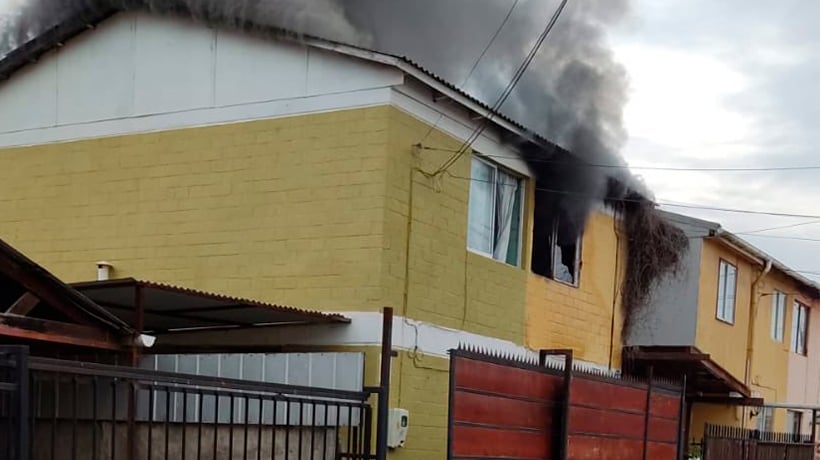 [VIDEO] Incendio afectó a vivienda de dos pisos en Quilpué