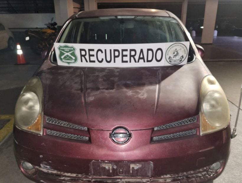 Detectan vehículo robado cuando era remolcado por  grúa hacia la comuna de Alto Hospicio: dos detenidos Detectan vehículo robado cuando era remolcado por  grúa hacia la comuna de Alto Hospicio: dos detenidos