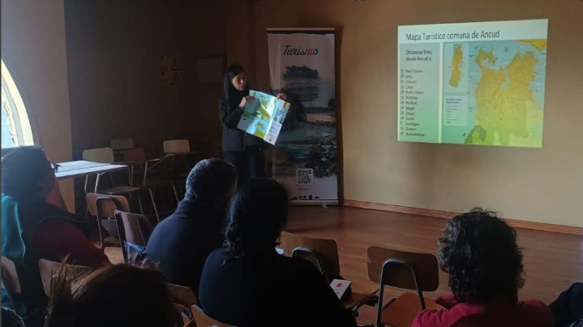 Inicia ciclo de charlas para locatarios de la Feria Municipal de Ancud para potenciar el turismo local Inicia ciclo de charlas para locatarios de la Feria Municipal de Ancud para potenciar el turismo local