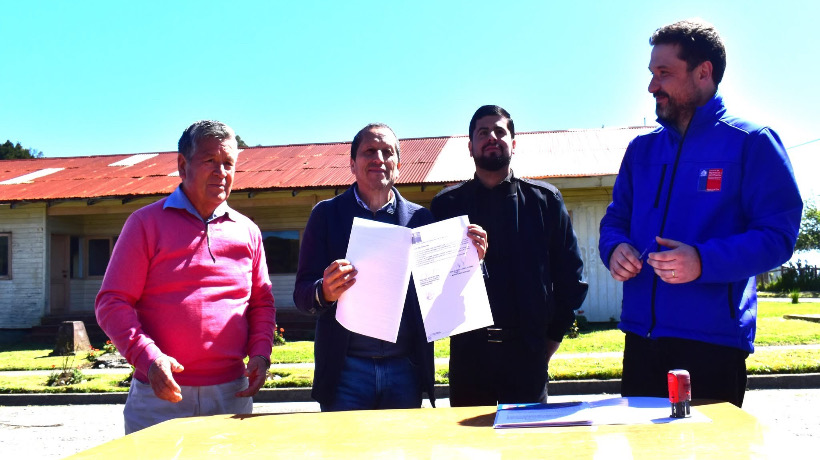 Quinchao y Servicio de Registro Civil e Identificación firman comodato para creación de un centro cívico en Quenac Quinchao y Servicio de Registro Civil e Identificación firman comodato para creación de un centro cívico en Quenac