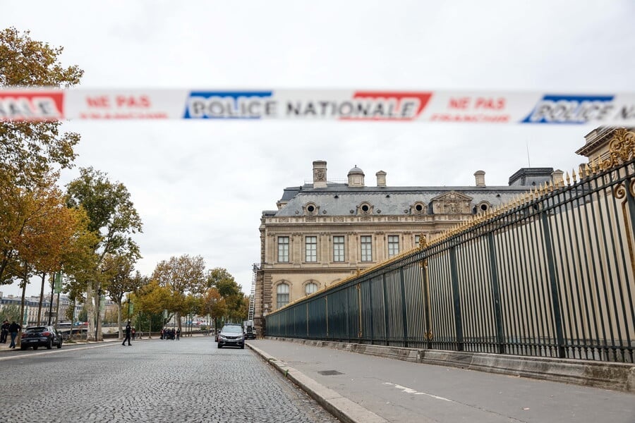 Confirman dos detenidos tras robo en el Louvre: aún no hay rastro de las joyas Confirman dos detenidos tras robo en el Louvre: aún no hay rastro de las joyas