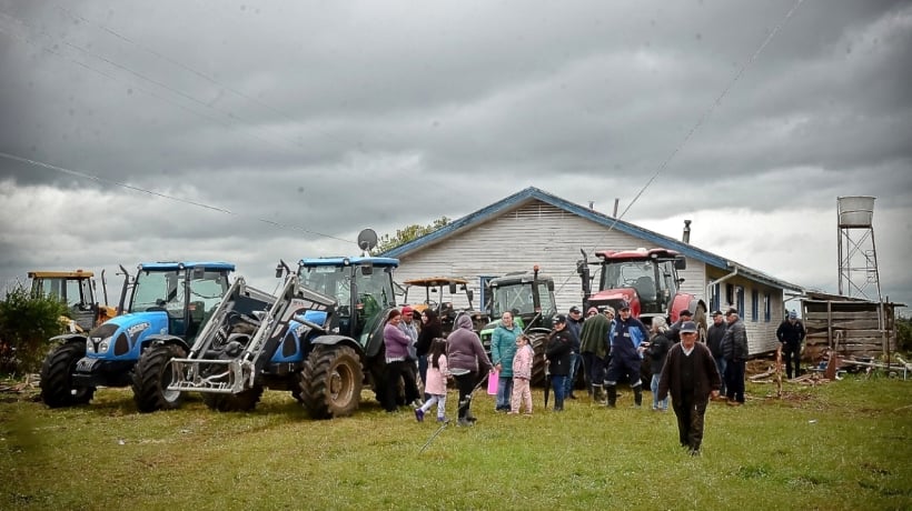 Con minga trasladaron la antigua posta rural de Misquihué en Maullín