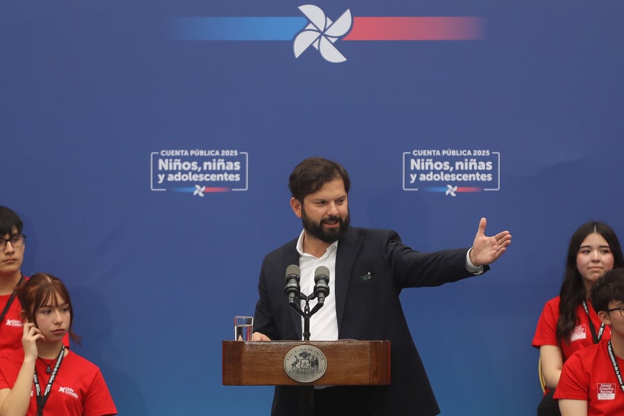 Boric aludió a "quienes ocupan bots para hacer campaña" durante ceremonia en La Moneda Boric aludió a "quienes ocupan bots para hacer campaña" durante ceremonia en La Moneda