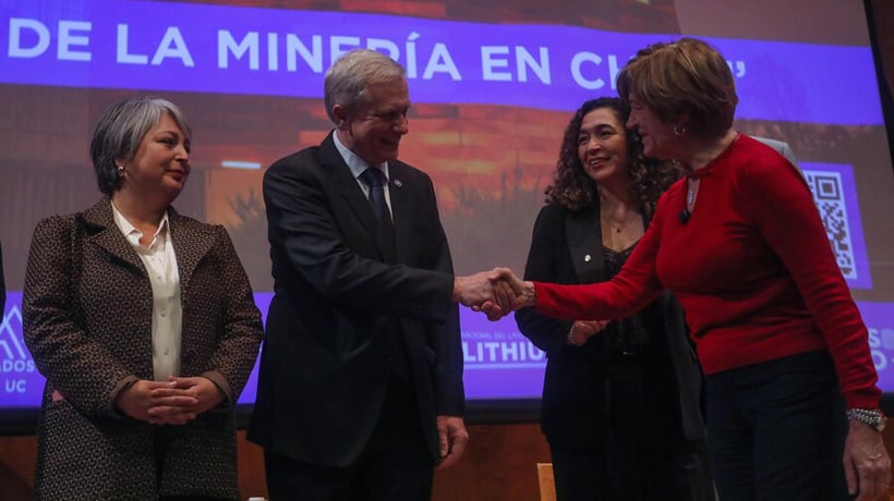 Candidatos presidenciales reaccionaron con esceptisismo ante la CEP y Kast dijo que Boric “ya reconoció la derrota”. Candidatos presidenciales reaccionaron con esceptisismo ante la CEP y Kast dijo que Boric “ya reconoció la derrota”.