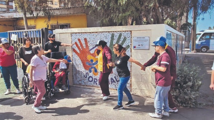 Realizan mural inclusivo en el Centro Sorenial de Antofagasta