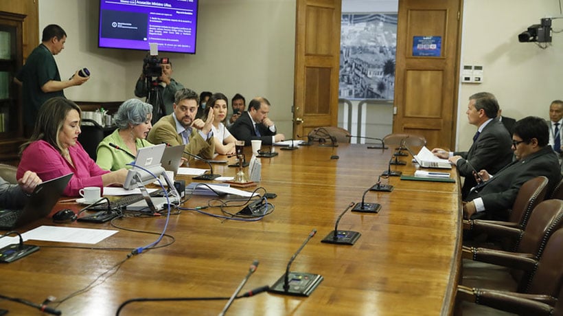 Comisión revisora aprueba acusación constitucional contra juez Ulloa por Caso Hermosilla Comisión revisora aprueba acusación constitucional contra juez Ulloa por Caso Hermosilla