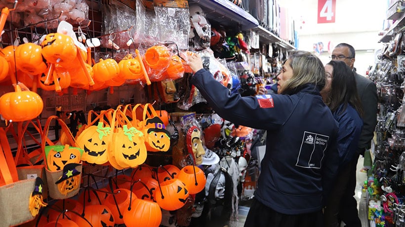 Fiscalizan locales previo a Halloween en la Región de Valparaíso: llaman al autocuidado Fiscalizan locales previo a Halloween en la Región de Valparaíso: llaman al autocuidado