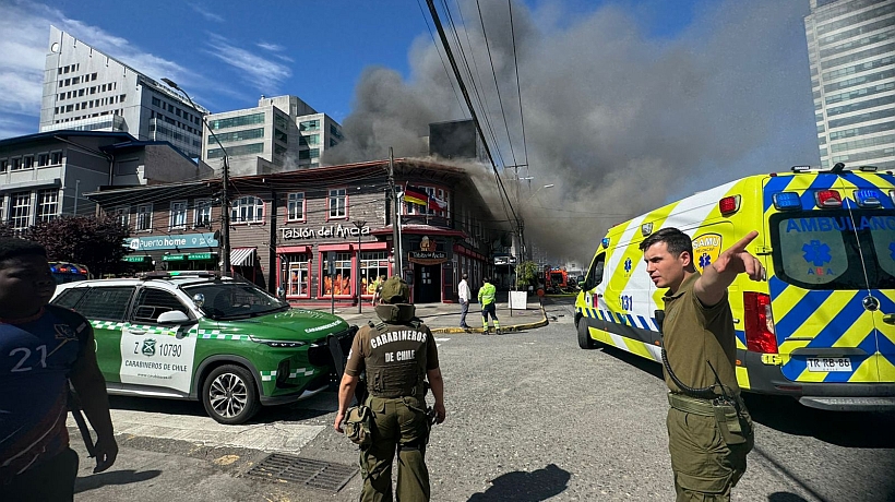 Incendio declarado consumió al icónico restaurant Tablón del Ancla de Puerto Montt Incendio declarado consumió al icónico restaurant Tablón del Ancla de Puerto Montt