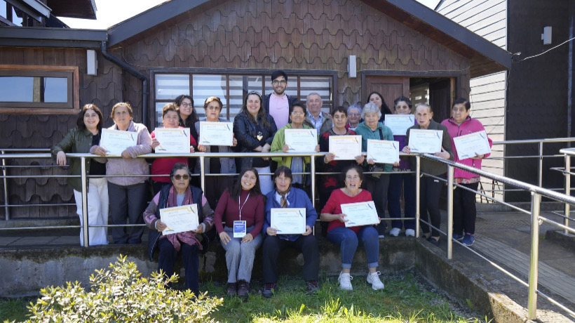 Personas mayores de Curaco de Vélez fortalecen sus habilidades digitales en exitoso programa Personas mayores de Curaco de Vélez fortalecen sus habilidades digitales en exitoso programa