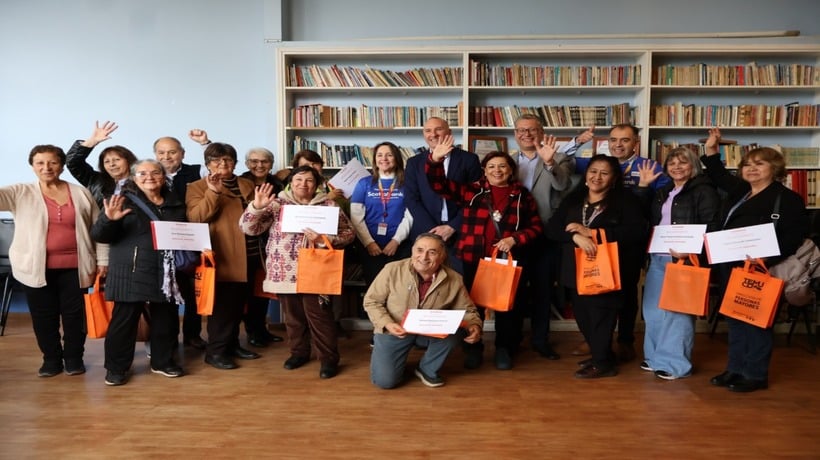 Realizan talleres en adultos mayores para prevenir estafas digitales en Temuco Realizan talleres en adultos mayores para prevenir estafas digitales en Temuco