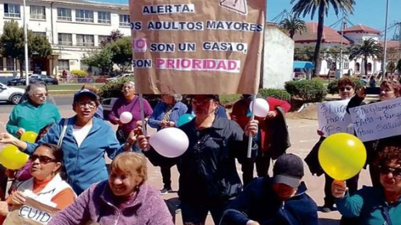 Adultos mayores rechazan cierre de programa que los mantiene activos Adultos mayores rechazan cierre de programa que los mantiene activos