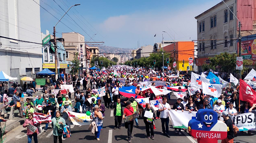 Masiva marcha de funcionarios de la salud municipal se realizó en Valparaíso Masiva marcha de funcionarios de la salud municipal se realizó en Valparaíso