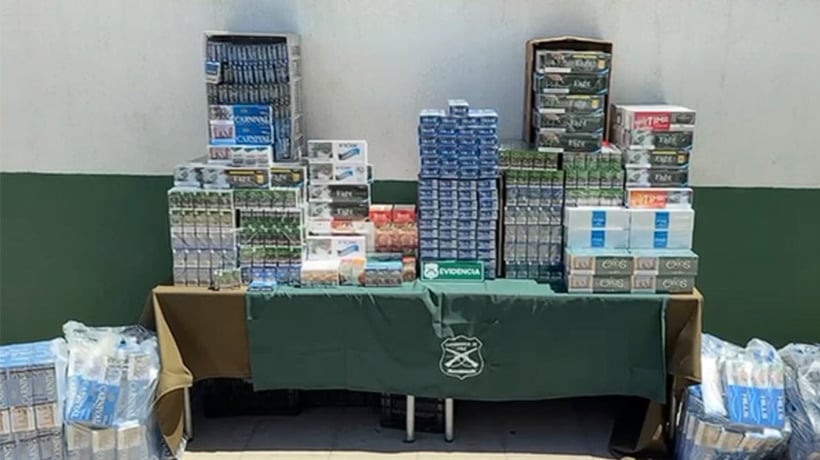 Dos mujeres dedicadas al contrabando de cigarrillos fueron detenidas en Quintero: se incautaron 8.541 cajetillas Dos mujeres dedicadas al contrabando de cigarrillos fueron detenidas en Quintero: se incautaron 8.541 cajetillas