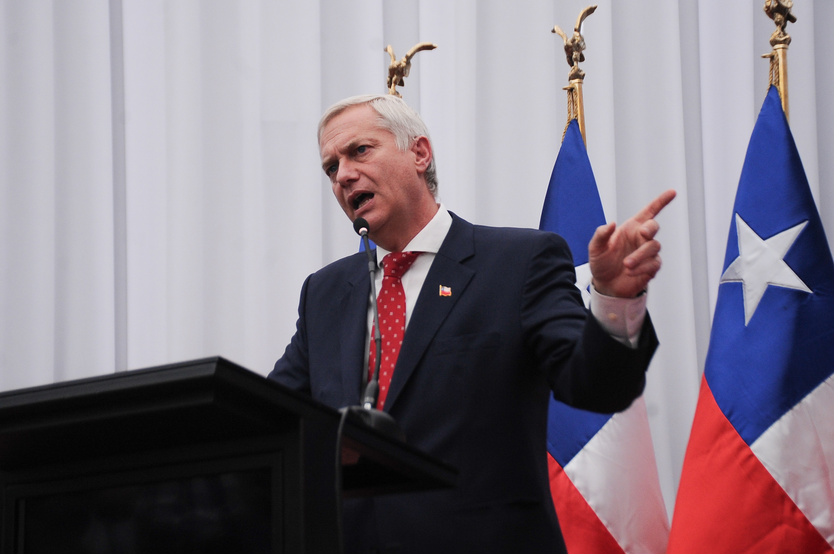 Kast sobre polémica por dichos de Paulsen: "Si alguien es clasista, a la inversa, es el Presidente" Kast sobre polémica por dichos de Paulsen: "Si alguien es clasista, a la inversa, es el Presidente"