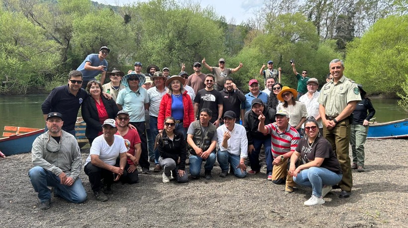 Lanzan la temporada de pesca recreativa en Pucón con travesía por el río Trancura Lanzan la temporada de pesca recreativa en Pucón con travesía por el río Trancura