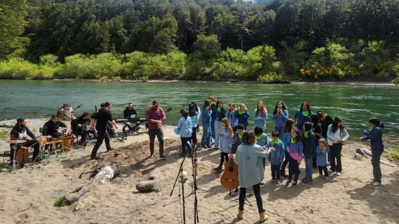 Niños de Palena fortalecen la identidad local grabando disco musical Niños de Palena fortalecen la identidad local grabando disco musical