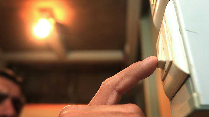 Diputado Saffirio anuncia proyecto de ley de restitución inmediata por sobrecargos en cuentas de luz