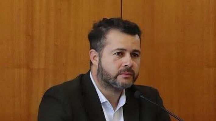 Pareja de funcionario que agredió a alcalde de Melipeuco demandó al edil por Ley Karin Pareja de funcionario que agredió a alcalde de Melipeuco demandó al edil por Ley Karin