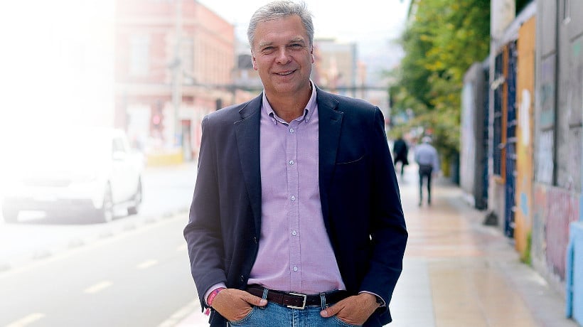 Alcalde Sacha Razmilic responde a acusaciones de favorecer a amiga en patente de alcoholes: “Son afirmaciones falsas y calumniosas” Alcalde Sacha Razmilic responde a acusaciones de favorecer a amiga en patente de alcoholes: “Son afirmaciones falsas y calumniosas”