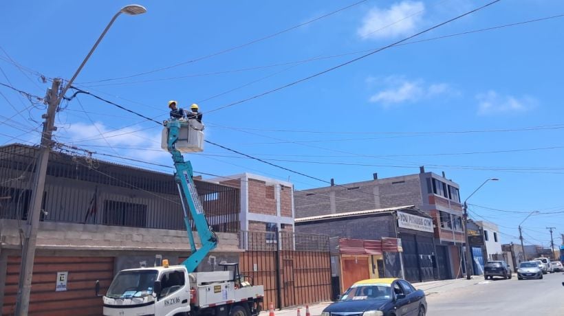 Refuerzan red eléctrica en Alto Hospicio para prevenir robo de cables y conexiones irregulares Refuerzan red eléctrica en Alto Hospicio para prevenir robo de cables y conexiones irregulares