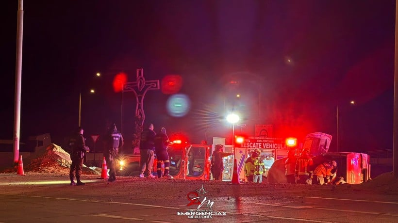 Una persona lesionada deja volcamiento de camioneta antes del Cruce El Cristo en Mejillones Una persona lesionada deja volcamiento de camioneta antes del Cruce El Cristo en Mejillones