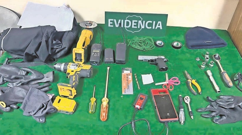 Intentaron atropellar a carabineros: Cuatro detenidos de banda dedicada al robo de vehículos en Calama Intentaron atropellar a carabineros: Cuatro detenidos de banda dedicada al robo de vehículos en Calama