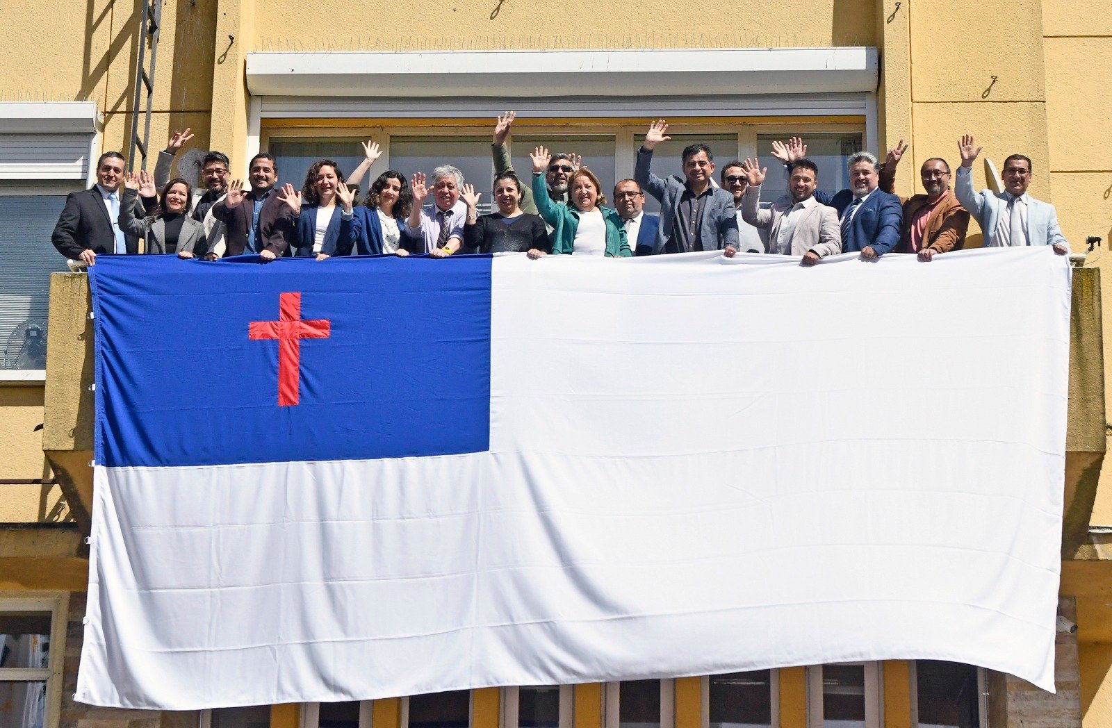 Despliegan Bandera Evangélica en la sede de Delegación Presidencial Despliegan Bandera Evangélica en la sede de Delegación Presidencial