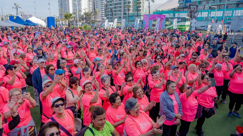 Más de dos mil personas participaron en caminata familiar en Iquique por aniversario del Centro Ariel Standen Más de dos mil personas participaron en caminata familiar en Iquique por aniversario del Centro Ariel Standen