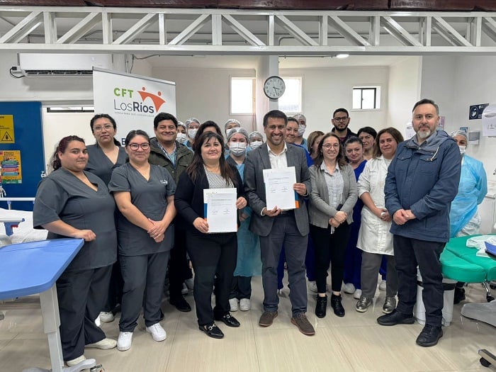 Servicio de Salud y CFT Los Ríos fortalecen formación técnica en salud con nuevo convenio docente-asistencial Servicio de Salud y CFT Los Ríos fortalecen formación técnica en salud con nuevo convenio docente-asistencial