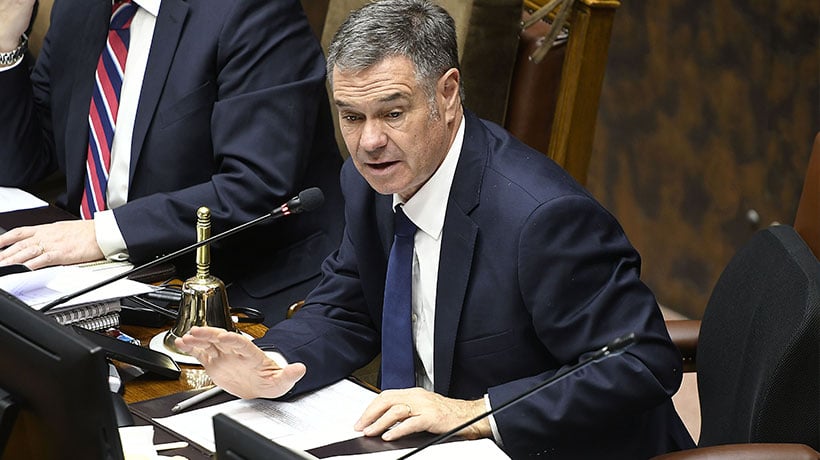 Presidente del Senado cuestiona vínculo entre rebaja de los “supersueldos” y aumento de corrupción