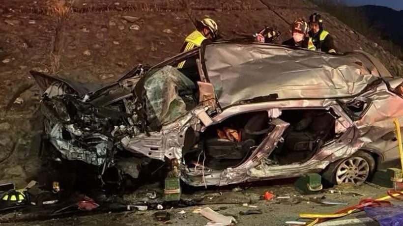 Un fallecido y 3 lesionados deja choque de vehículo con camión en Casablanca