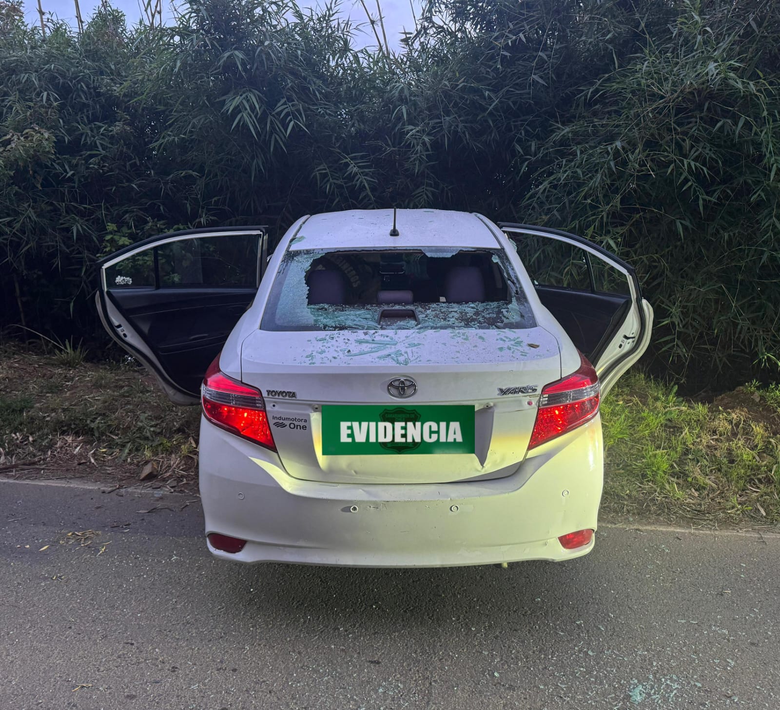 Detienen a dos adolescentes por amenazar con arma blanca a conductor